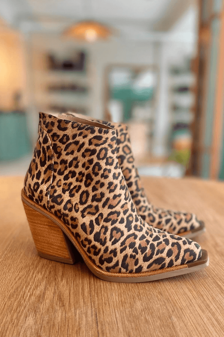 Lira™ | Pointed Cowboy Boots